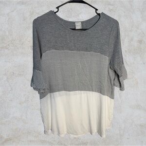 Hershe Women's Gray & White Colorblock Short Sleeve Tee size L